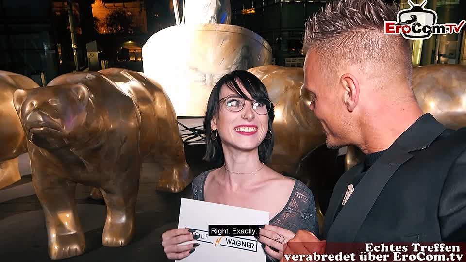 Sex mit einer schlanken jungen Studentin bei einem Blind Date